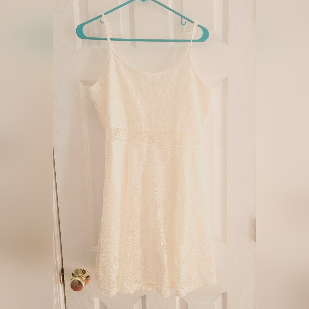 Beautiful nwt xl cream lace dress